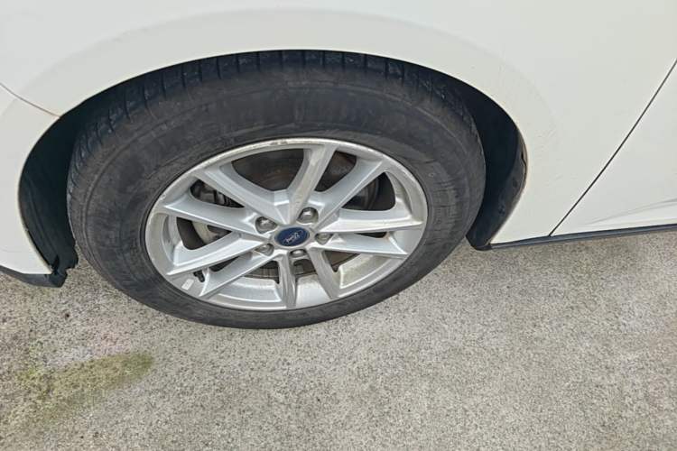 Used Ford Focus 2015 Sedan EcoBoost 180 Automatic Elite Model Left Front Wheel Hub