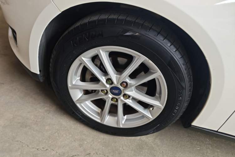 Used Ford Focus 2015 Hatchback 1.6L Automatic Fashion Edition Left Front Wheel Hub