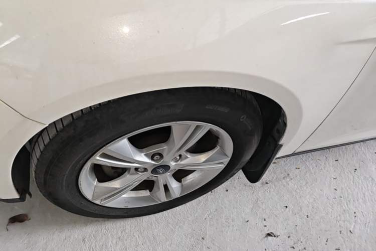 Used Ford Focus 2015 Hatchback 1.6L Automatic Comfort Model Left Front Wheel Hub