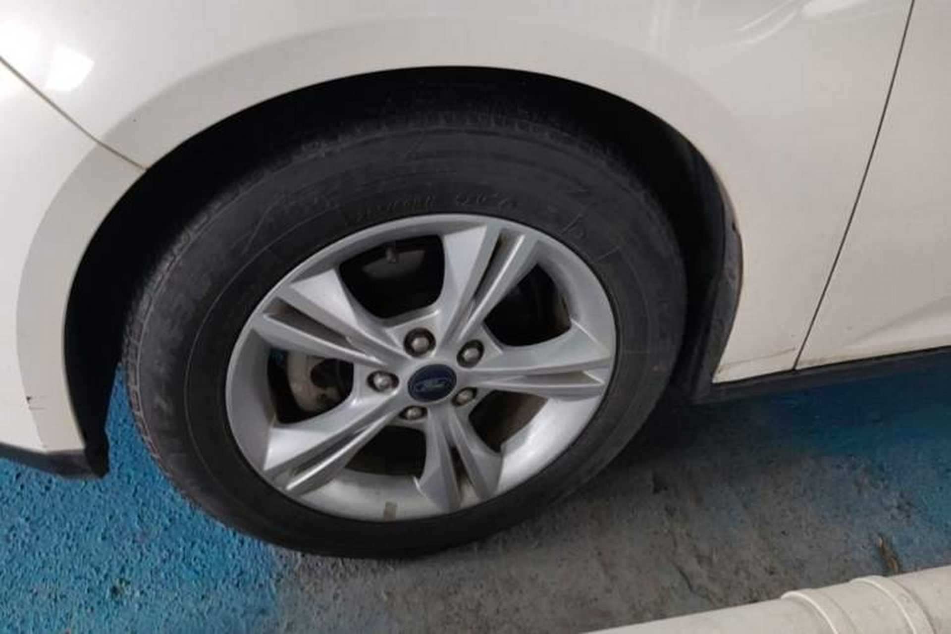 Used Ford Focus 2015 Hatchback 1.6L Automatic Comfort Model Left Front Wheel Hub