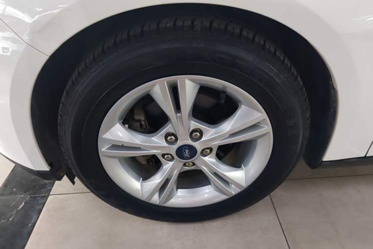 Used Ford Focus 2015 Hatchback 1.6L Automatic Comfort Model Left Front Wheel Hub