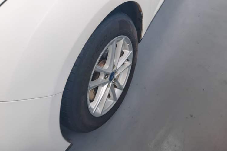 Used Ford Focus 2015 Sedan 1.6L Automatic Trend Model Left Front Wheel Hub