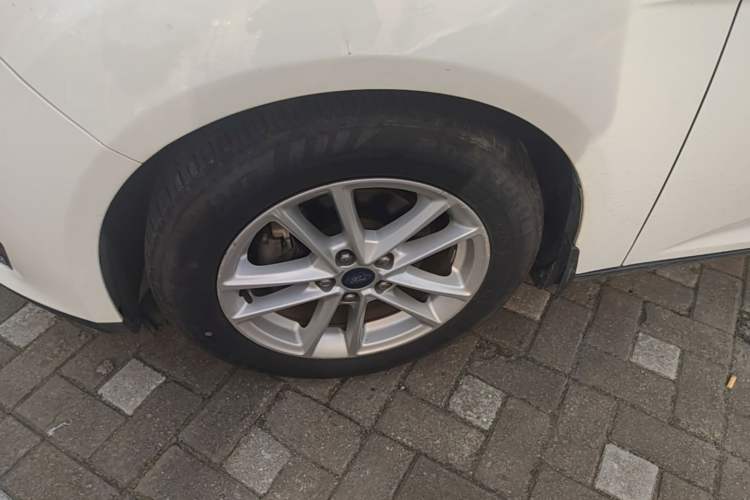 Used Ford Focus 2015 Hatchback 1.6L Automatic Fashion Edition Left Front Wheel Hub