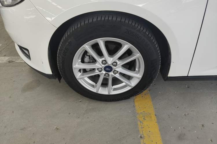 Used Ford Focus 2015 Hatchback 1.6L Automatic Fashion Edition Left Front Wheel Hub