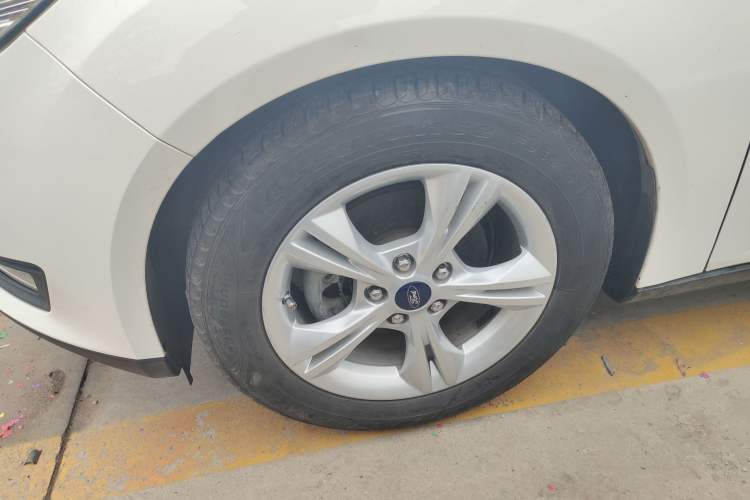 Used Ford Focus 2015 Hatchback 1.6L Automatic Comfort Model Left Front Wheel Hub