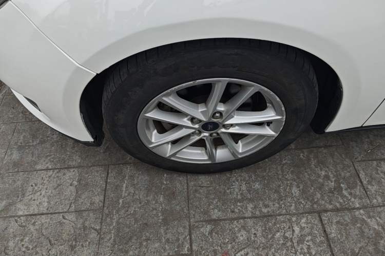 Used Ford Focus 2015 Hatchback EcoBoost 125 Automatic Supreme Style Edition Left Front Wheel Hub