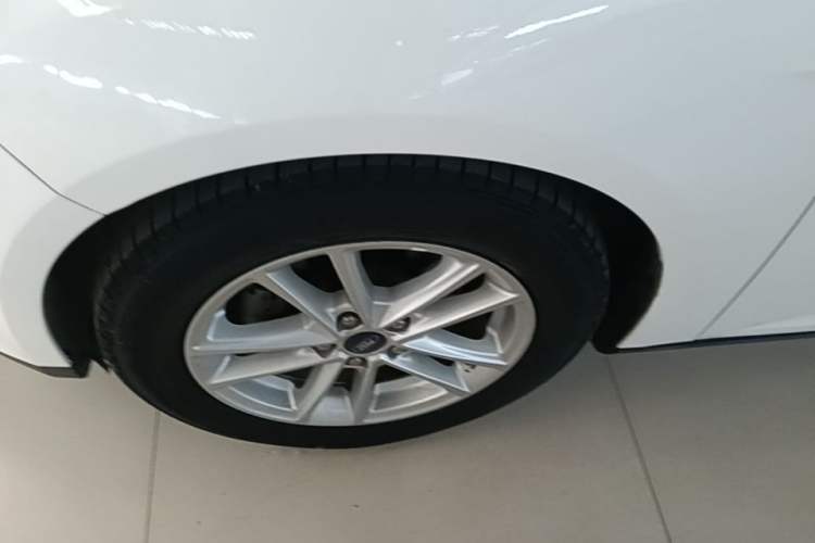 Used Ford Focus 2015 Sedan 1.6L Automatic Trend Model Left Front Wheel Hub