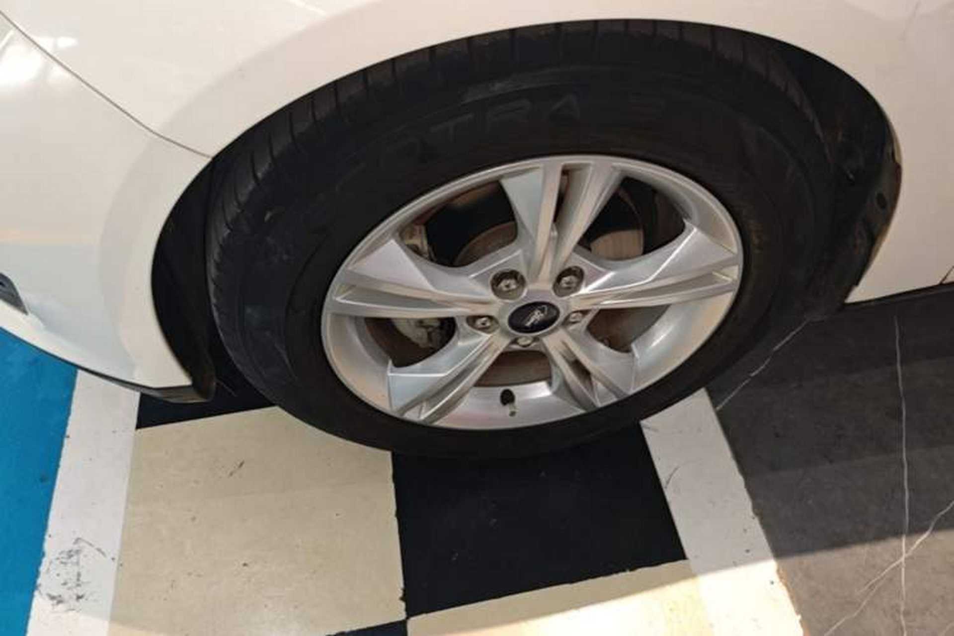 Used Ford Focus 2015 Hatchback 1.6L Automatic Comfort Model Left Front Wheel Hub