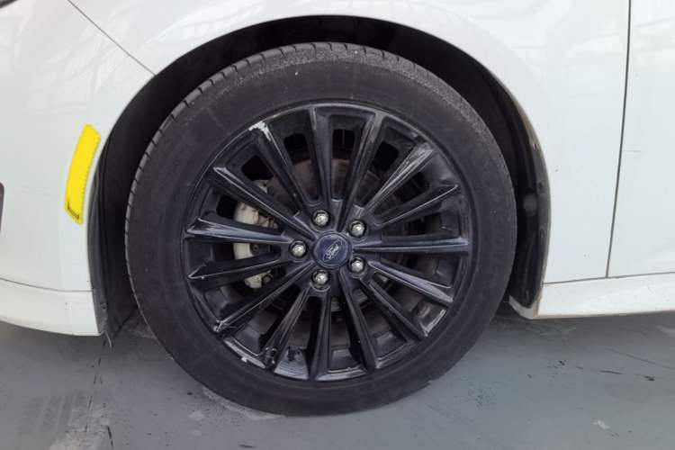 Used Ford Focus 2015 Hatchback EcoBoost 180 Automatic Sport Model Left Front Wheel Hub