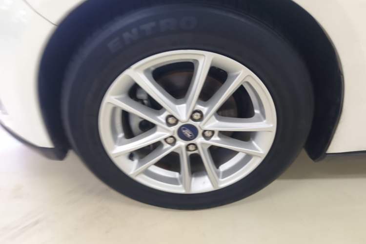 Used Ford Focus 2015 Hatchback EcoBoost 125 Automatic Supreme Style Edition Left Front Wheel Hub