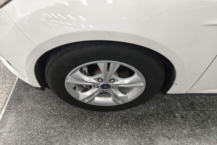 Used Ford Focus 2015 Hatchback 1.6L Automatic Comfort Model Left Front Wheel Hub
