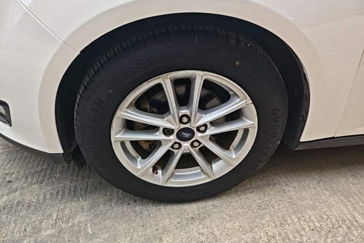 Used Ford Focus 2015 Hatchback 1.6L Automatic Fashion Edition Left Front Wheel Hub