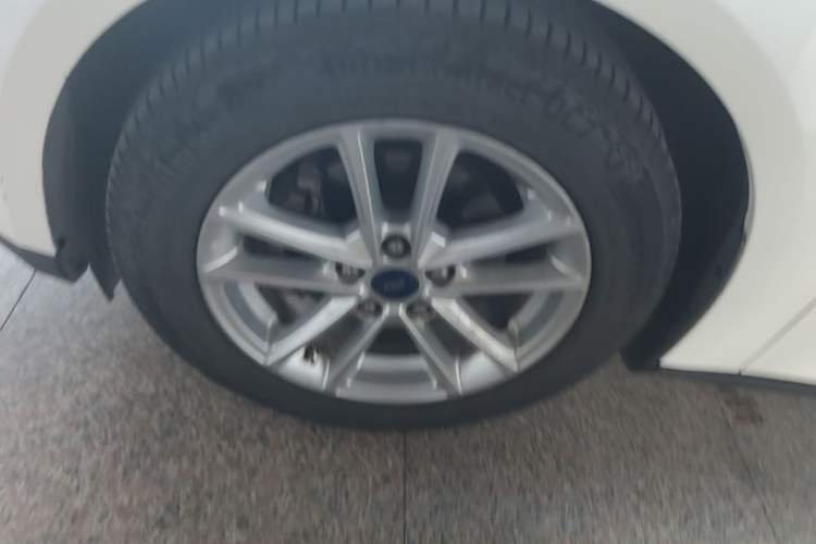Used Ford Focus 2015 Hatchback 1.6L Automatic Fashion Edition Left Front Wheel Hub