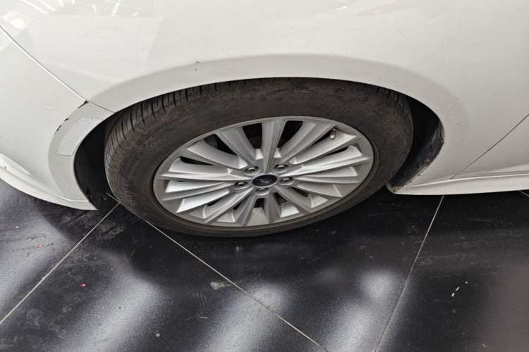 Used Ford Focus 2015 Hatchback EcoBoost 180 Automatic Sport Model Left Front Wheel Hub