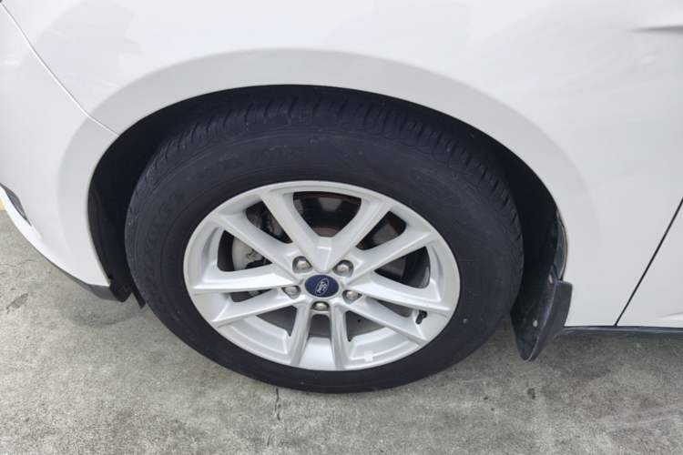 Used Ford Focus 2015 Sedan 1.6L Automatic Trend Model Left Front Wheel Hub