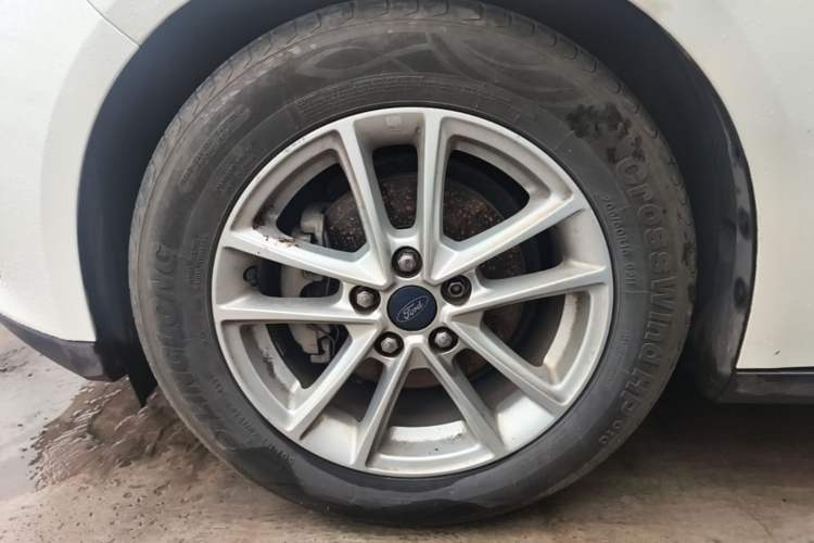 Used Ford Focus 2015 Hatchback EcoBoost 180 Automatic Elite Model Left Front Wheel Hub