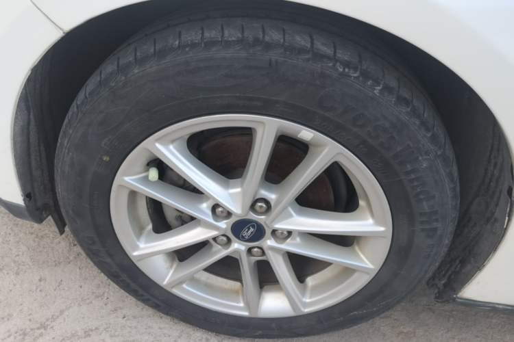 Used Ford Focus 2015 Sedan 1.6L Automatic Trend Model Left Front Wheel Hub