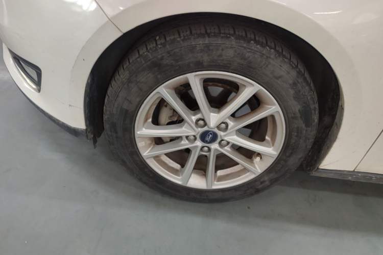 Used Ford Focus 2015 Sedan 1.6L Automatic Trend Model Left Front Wheel Hub
