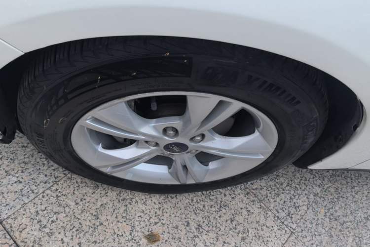 Used Ford Focus 2015 Sedan 1.6L Automatic Comfort Model Left Front Wheel Hub