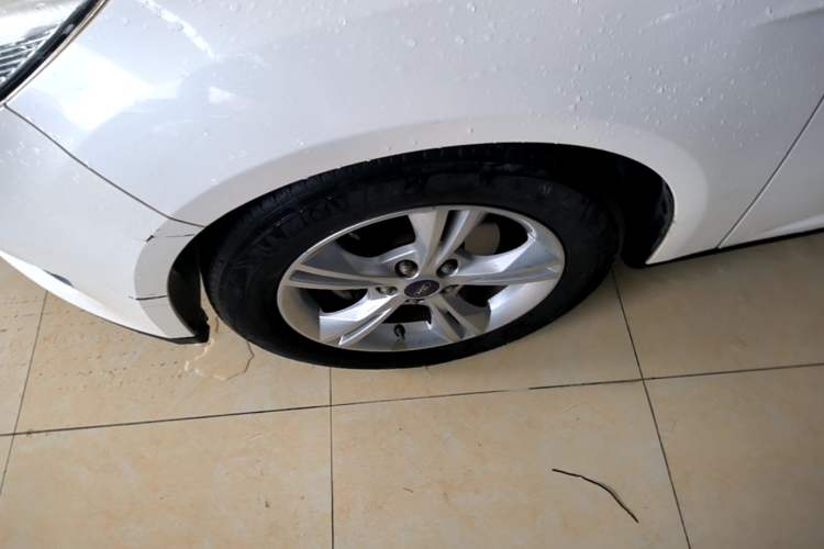 Used Ford Focus 2015 Sedan 1.6L Automatic Comfort Model Left Front Wheel Hub