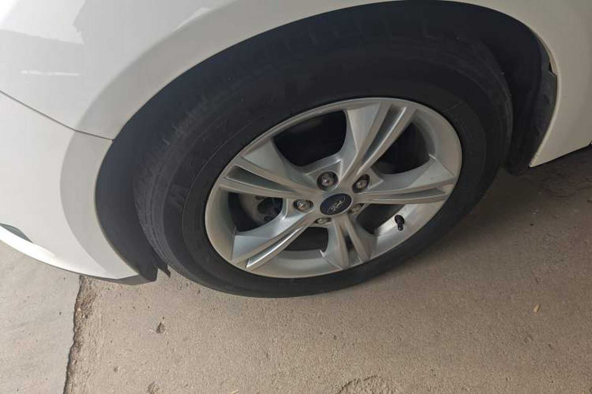 Used Ford Focus 2015 Sedan 1.6L Automatic Comfort Model Left Front Wheel Hub
