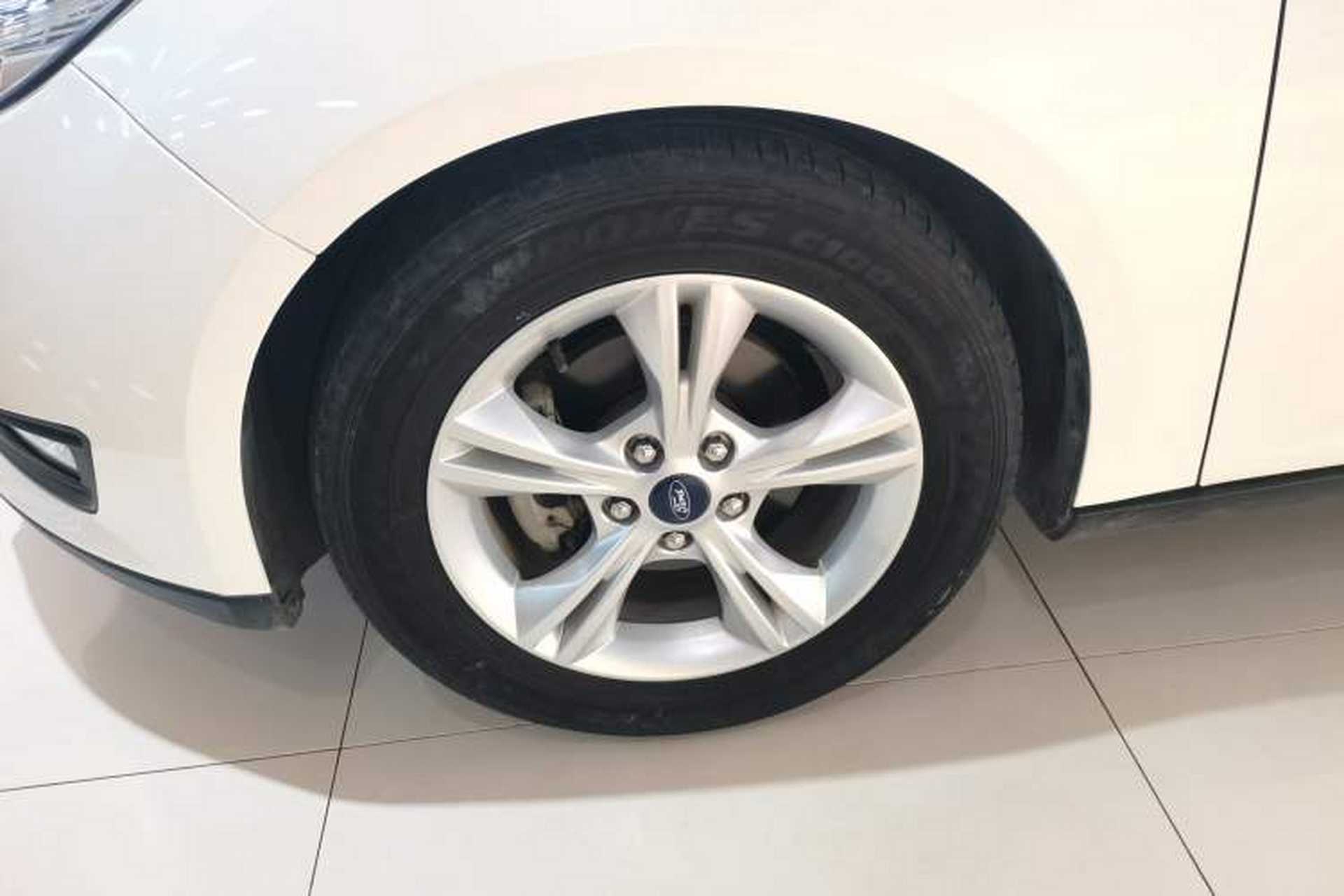 Used Ford Focus 2015 Hatchback 1.6L Automatic Comfort Model Left Front Wheel Hub