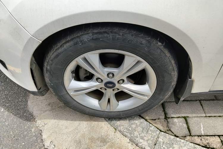 Used Ford Focus 2015 Hatchback 1.6L Automatic Comfort Model Left Front Wheel Hub