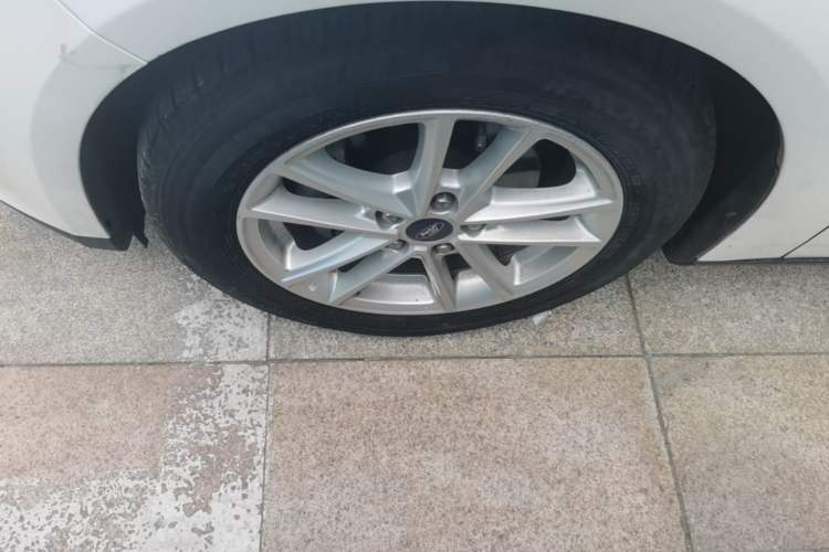 Used Ford Focus 2015 Hatchback EcoBoost 180 Automatic Elite Model Left Front Wheel Hub
