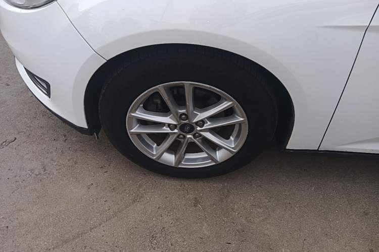 Used Ford Focus 2015 Hatchback 1.6L Automatic Fashion Edition Left Front Wheel Hub
