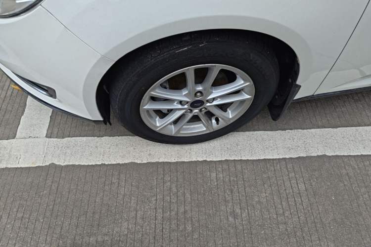 Used Ford Focus 2015 Sedan 1.6L Automatic Trend Model Left Front Wheel Hub