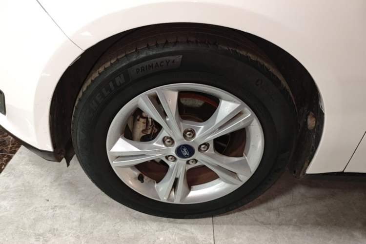 Used Ford Focus 2015 Sedan 1.6L Automatic Comfort Model Left Front Wheel Hub