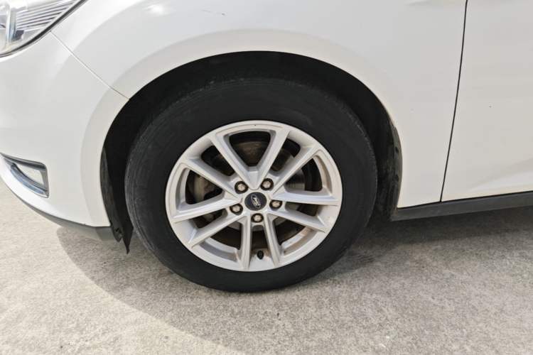 Used Ford Focus 2015 Sedan 1.6L Manual Fashion Edition Left Front Wheel Hub