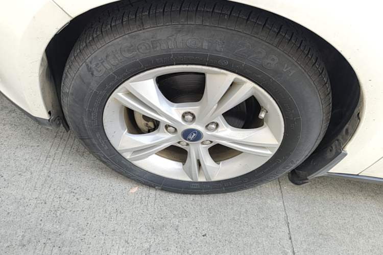 Used Ford Focus 2015 Hatchback 1.6L Automatic Comfort Model Left Front Wheel Hub