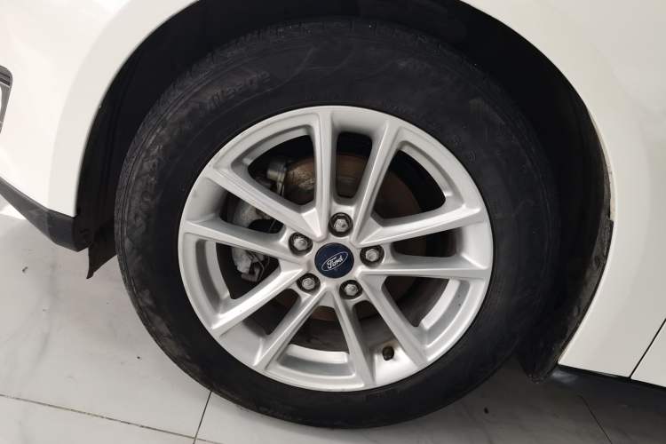Used Ford Focus 2015 Sedan 1.6L Automatic Trend Model Left Front Wheel Hub