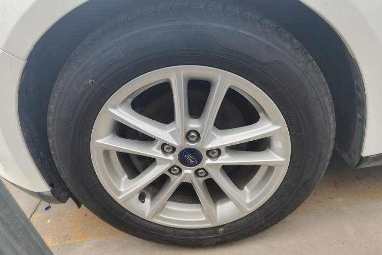 Used Ford Focus 2015 Sedan 1.6L Automatic Trend Model Left Front Wheel Hub