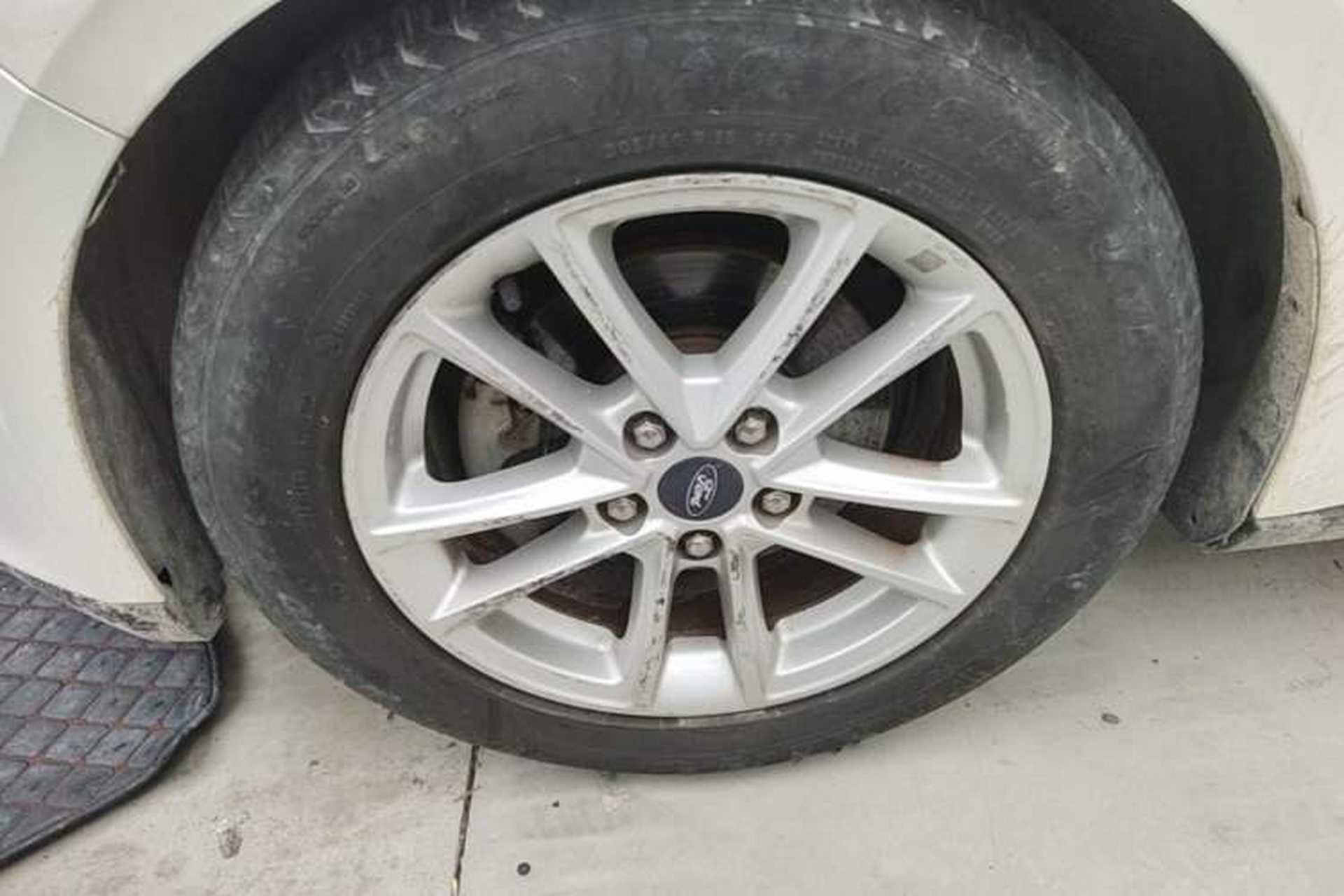 Used Ford Focus 2015 Hatchback EcoBoost 125 Automatic Supreme Style Edition Left Front Wheel Hub