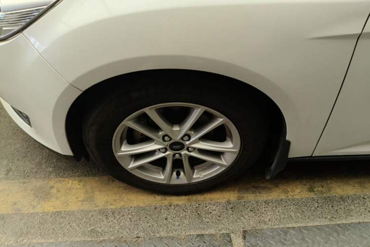 Used Ford Focus 2015 Sedan EcoBoost 180 Automatic Elite Model Left Front Wheel Hub