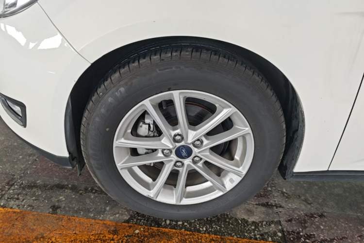 Used Ford Focus 2015 Sedan 1.6L Automatic Trend Model Left Front Wheel Hub