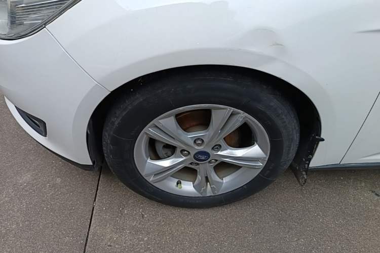 Used Ford Focus 2015 Hatchback 1.6L Automatic Comfort Model Left Front Wheel Hub