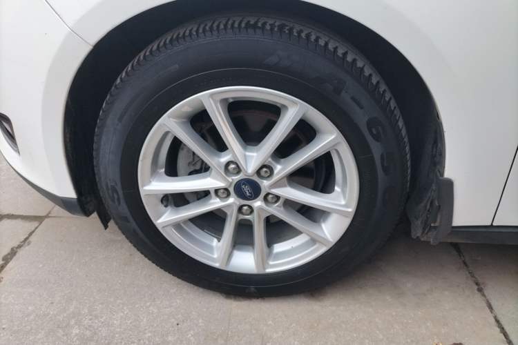 Used Ford Focus 2015 Sedan 1.6L Automatic Trend Model Left Front Wheel Hub