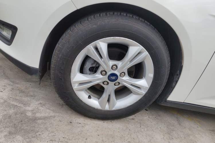 Used Ford Focus 2015 Sedan 1.6L Automatic Comfort Model Left Front Wheel Hub