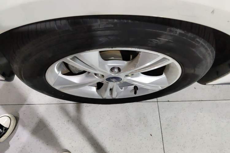 Used Ford Focus 2015 Hatchback 1.6L Manual Comfort Edition Left Front Wheel Hub