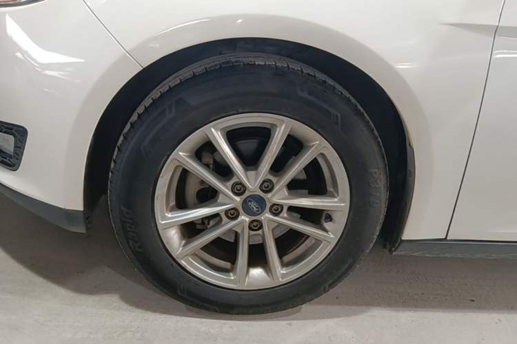 Used Ford Focus 2015 Sedan 1.6L Automatic Trend Model Left Front Wheel Hub