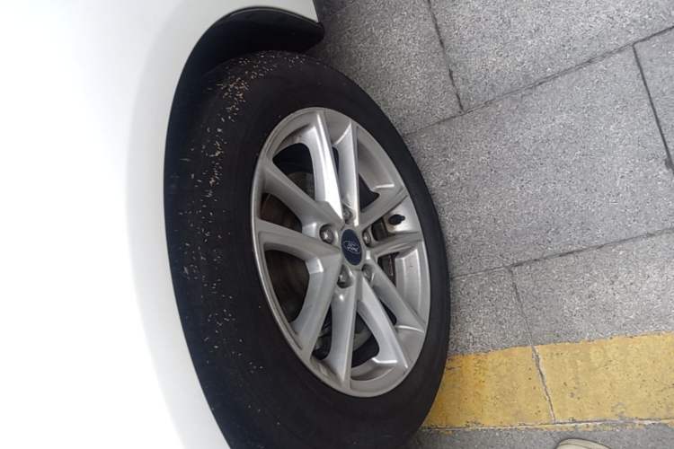 Used Ford Focus 2015 Sedan 1.6L Automatic Trend Model Left Front Wheel Hub