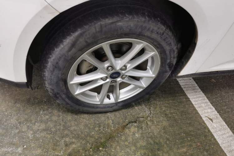 Used Ford Focus 2015 Sedan 1.6L Automatic Trend Model Left Front Wheel Hub