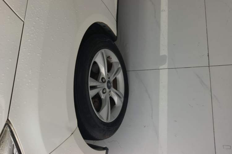 Used Ford Focus 2015 Hatchback 1.6L Automatic Comfort Model Left Front Wheel Hub