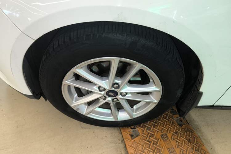 Used Ford Focus 2015 Hatchback EcoBoost 180 Automatic Elite Model Left Front Wheel Hub