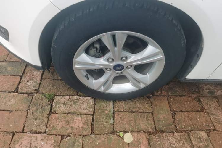 Used Ford Focus 2015 Hatchback 1.6L Manual Comfort Edition Left Front Wheel Hub