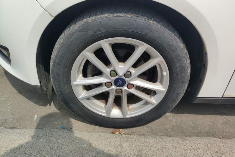 Used Ford Focus 2015 Sedan 1.6L Automatic Trend Model Left Front Wheel Hub