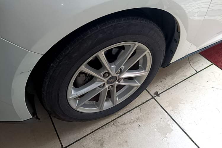 Used Ford Focus 2015 Hatchback 1.6L Automatic Fashion Edition Left Front Wheel Hub